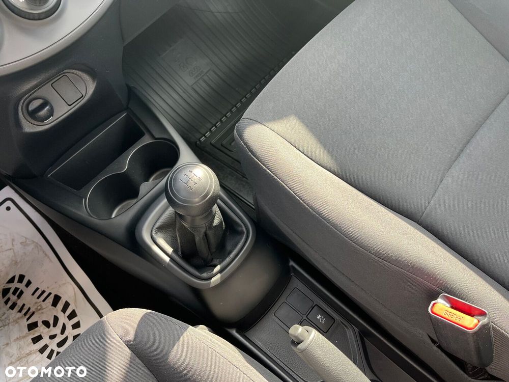 Toyota Yaris - 16