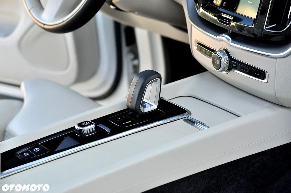Volvo XC 60 T6 AWD Recharge Geartronic Inscription - 32