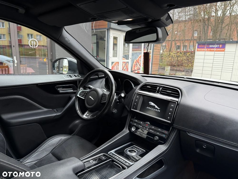 Jaguar F-Pace 20d AWD R-Sport - 22