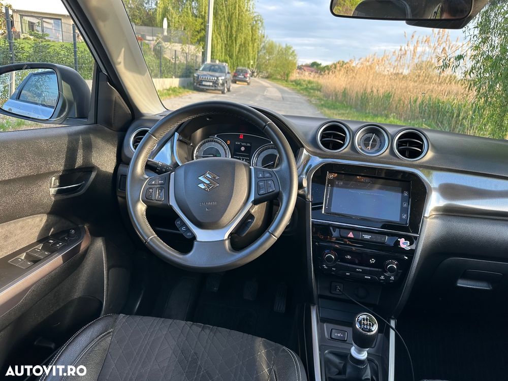 Suzuki Vitara 1.4 Boosterjet AllGrip MHEV Luxus - 12