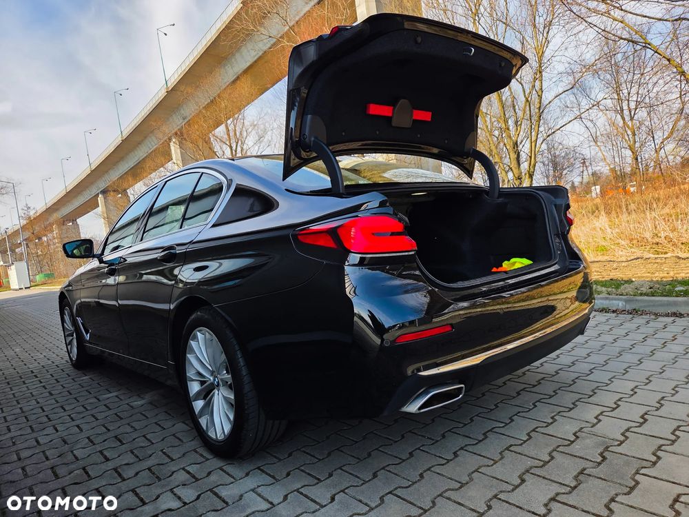 BMW Seria 5 520i Luxury Line sport - 38