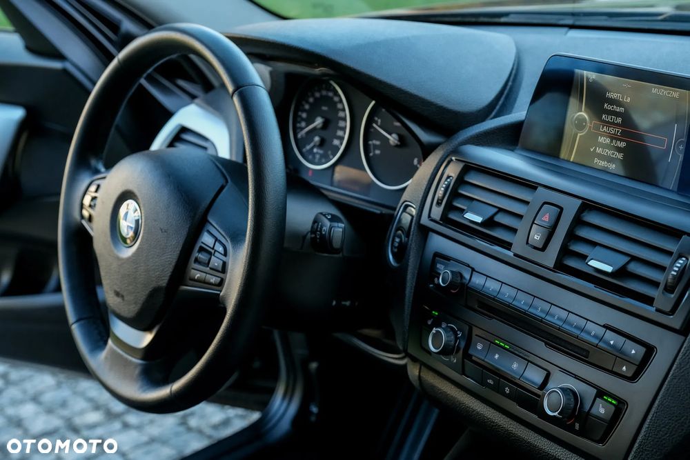 BMW Seria 1 120d Sport-Aut - 24