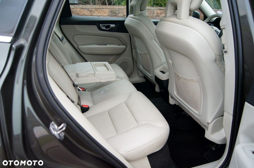 Volvo XC 60 T5 AWD Geartronic Momentum Pro - 17