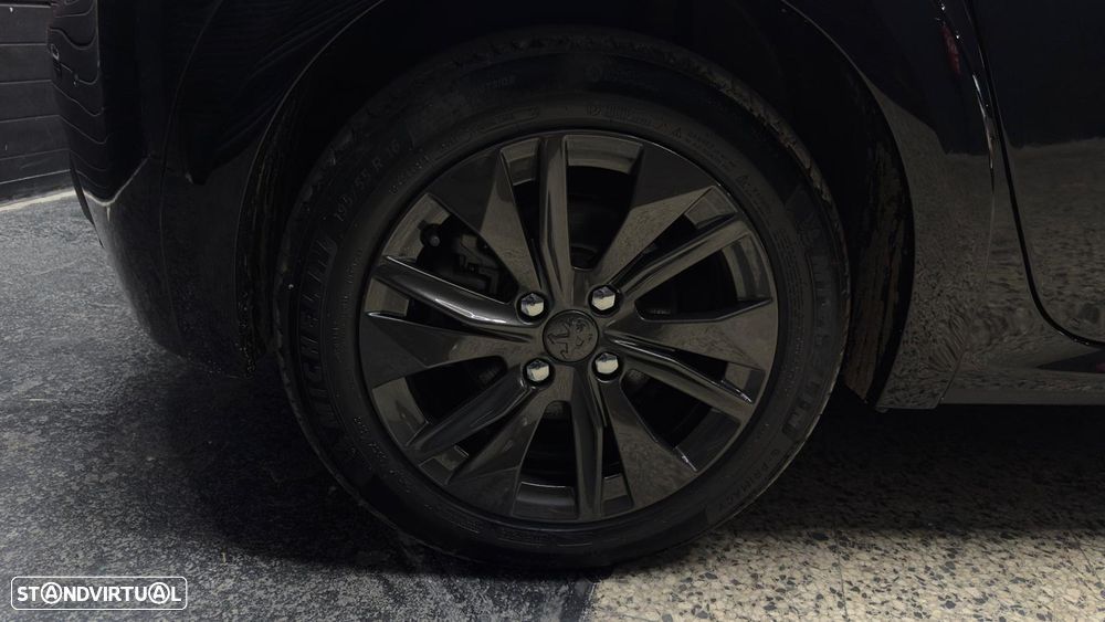 Peugeot e-208 Allure Pack - 17
