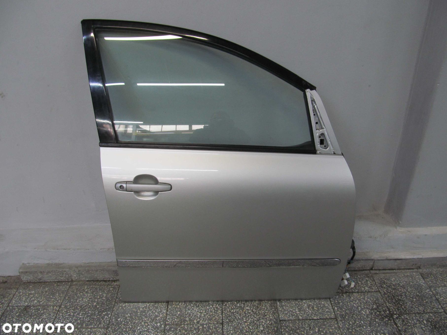 TOYOTA AVENSIS VERSO DRZWI PRAWY PRZOD KPL 1C0 01-06 - 1