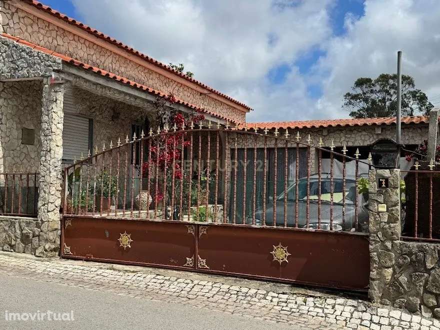Moradia térrea com jardim e sótão amplo, no Campo, Caldas da Rainha – - Grande imagem: 4/21