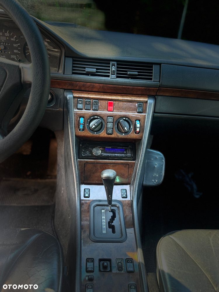 Mercedes-Benz W124 (1984-1993) - 26