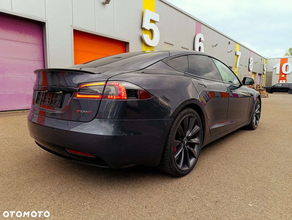 Tesla Model S - 9