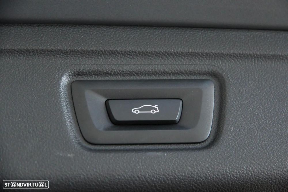 BMW 330 e Pack Desportivo M Auto - 33