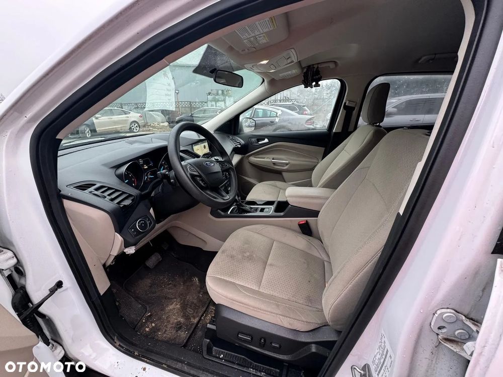 Ford Kuga - 10
