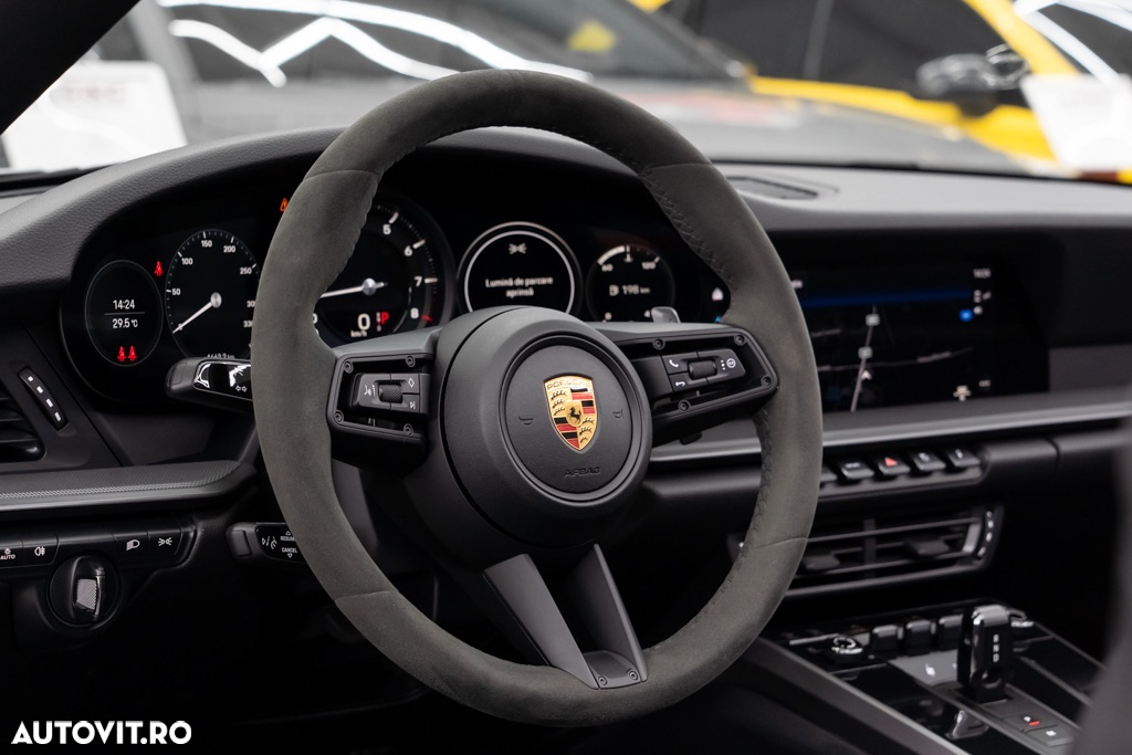 Porsche 911 Carrera Cabriolet PDK - 29