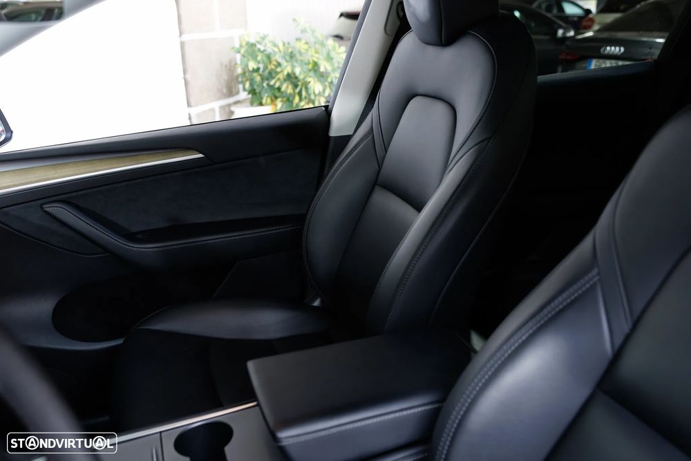 Tesla Model Y Long Range Dual Motor AWD - 9