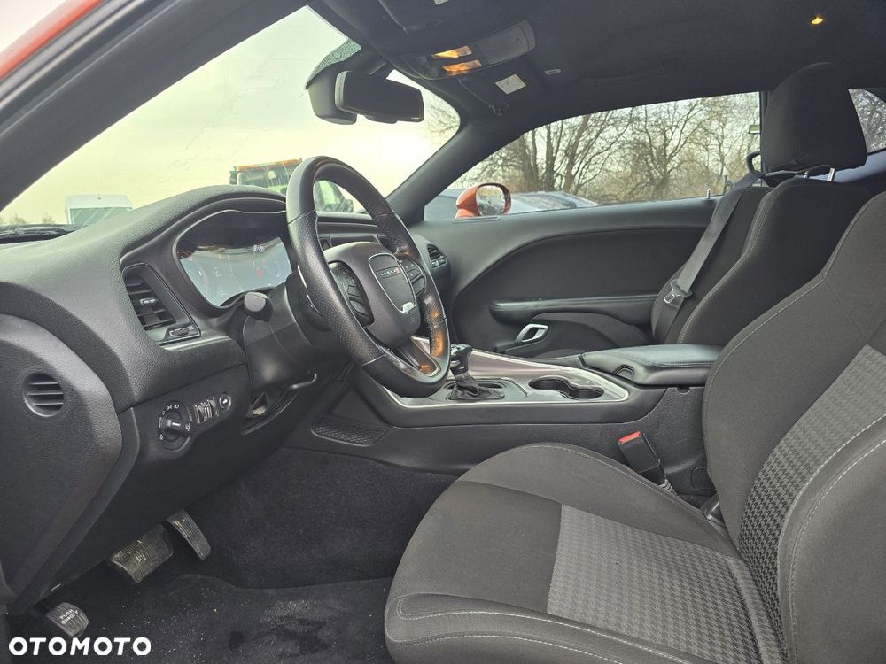 Dodge Challenger - 14