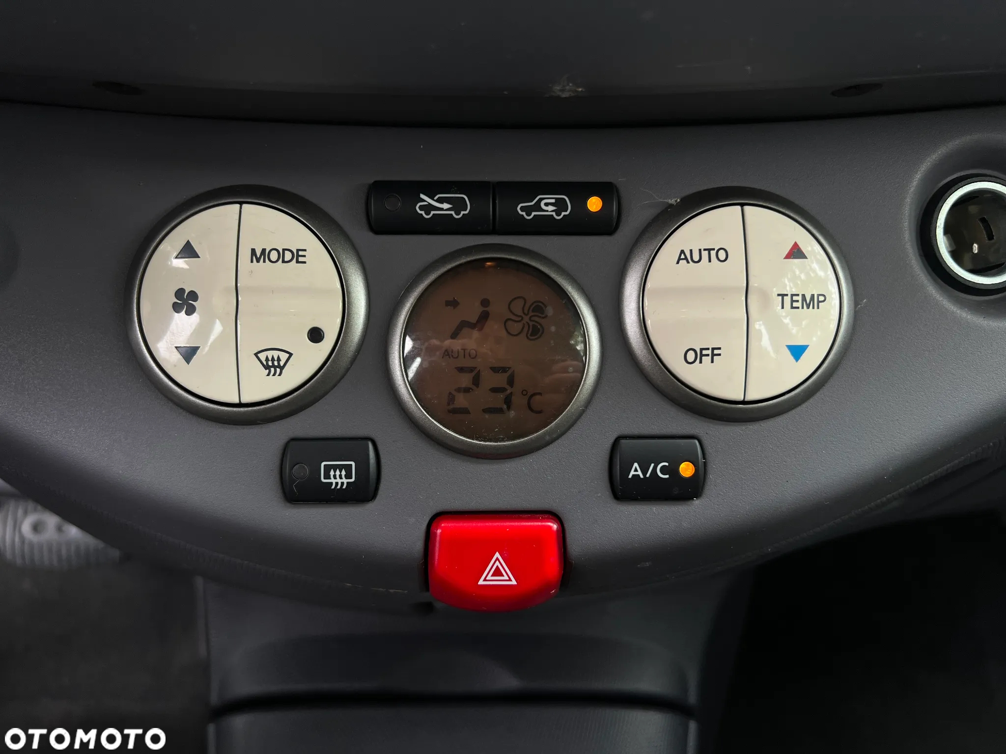 Nissan Micra 1.4 Tekna - 22
