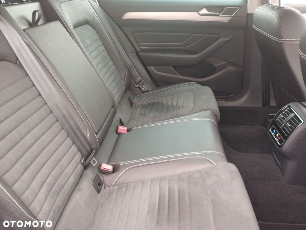 Volkswagen Passat - 25