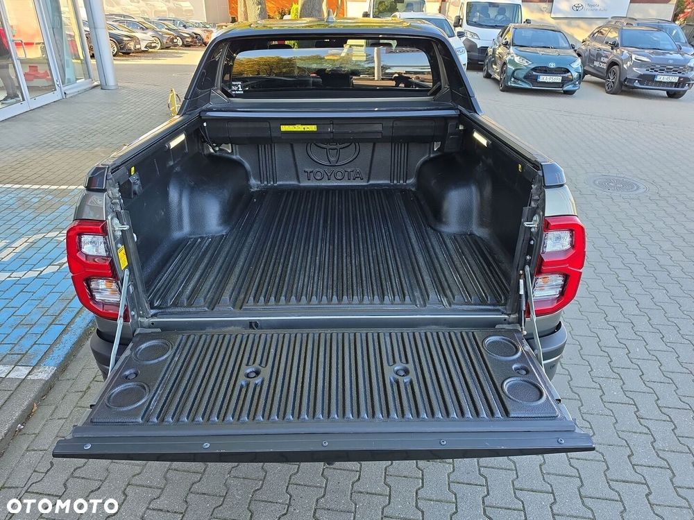 Toyota Hilux 2.8 D-4D Double Cab Invincible Sport 4x4 - 24