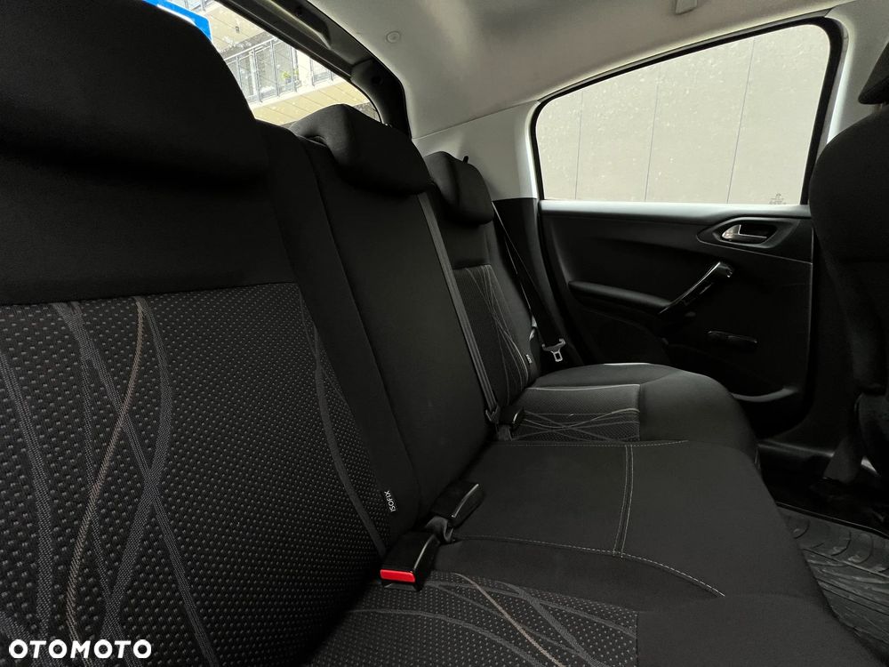 Peugeot 208 - 14
