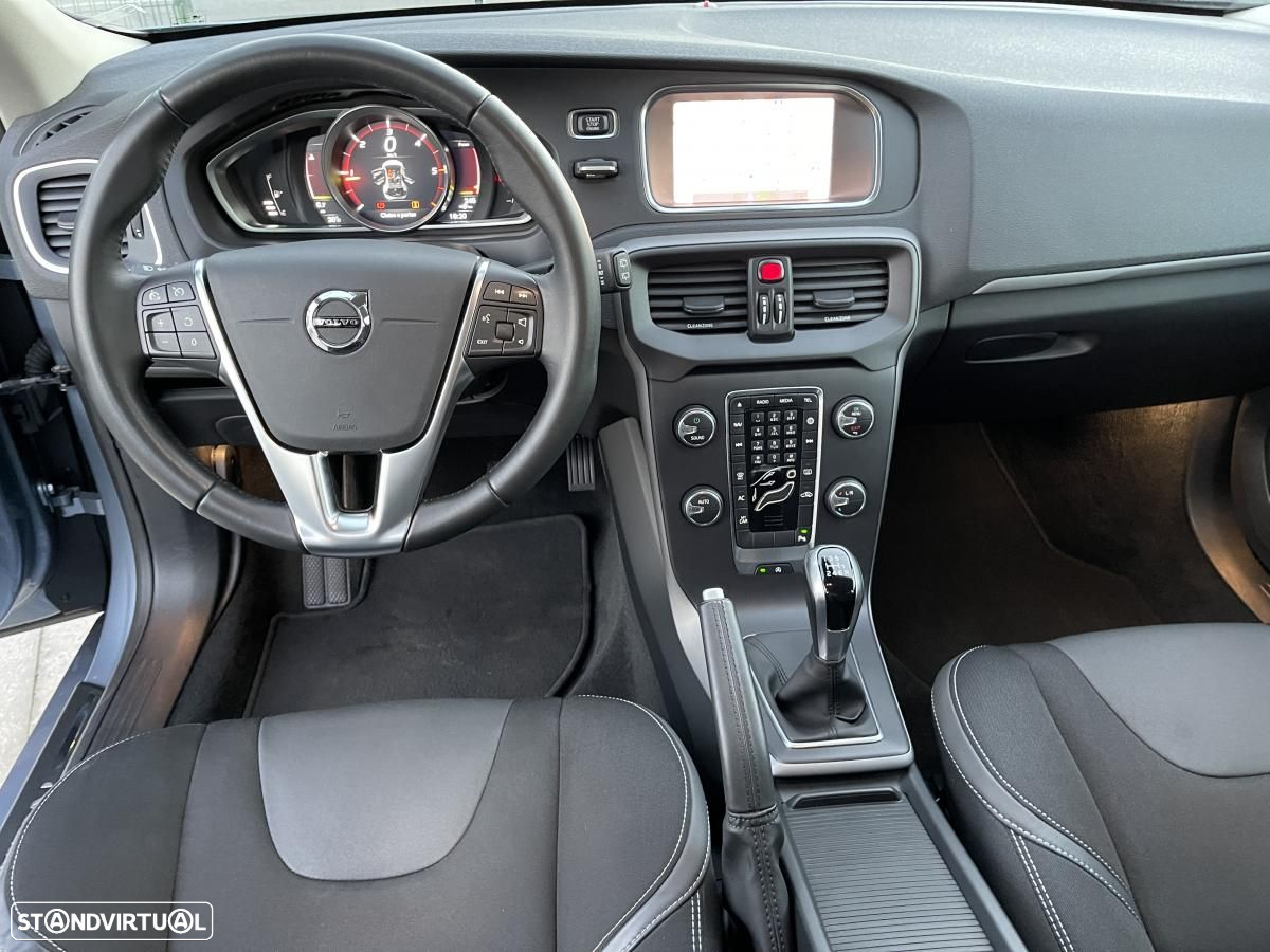 Volvo V40 2.0 D2 Momentum Eco - 21