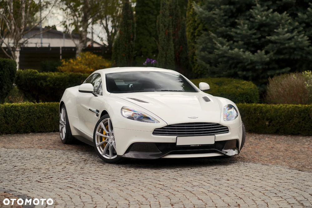 Aston Martin Vanquish - 7