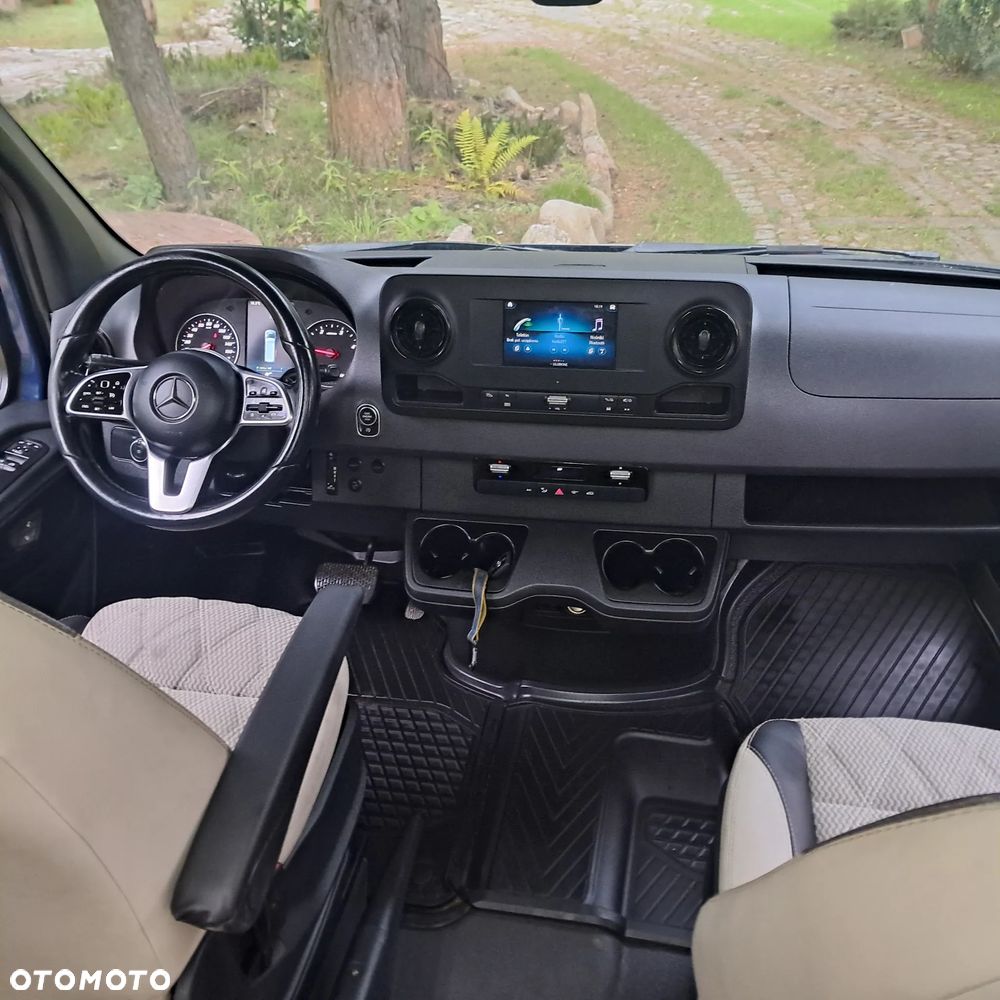 Mercedes-Benz Sprinter - 25
