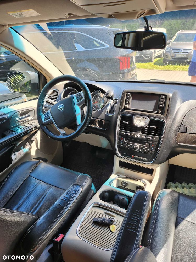 Lancia Voyager - 7