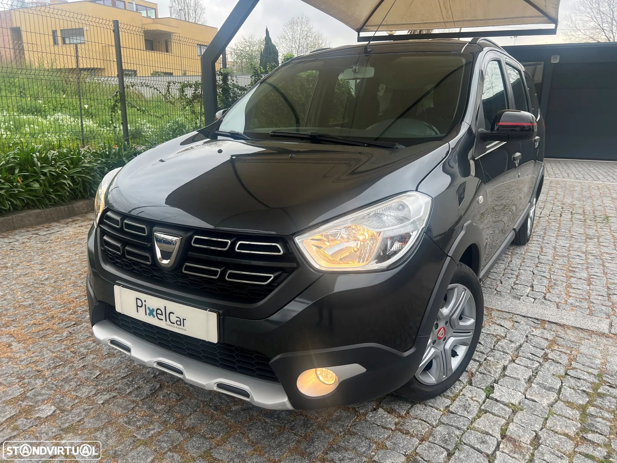 Dacia Lodgy 1.3 TCe Stepway 7L - 1