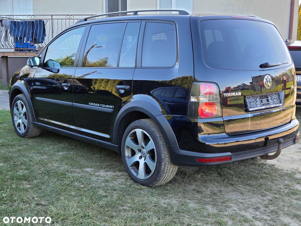 Volkswagen Touran - 4