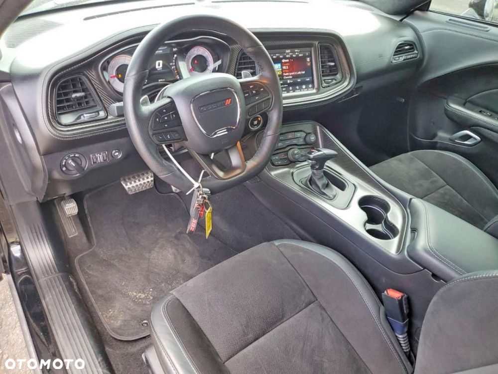 Dodge Challenger - 8
