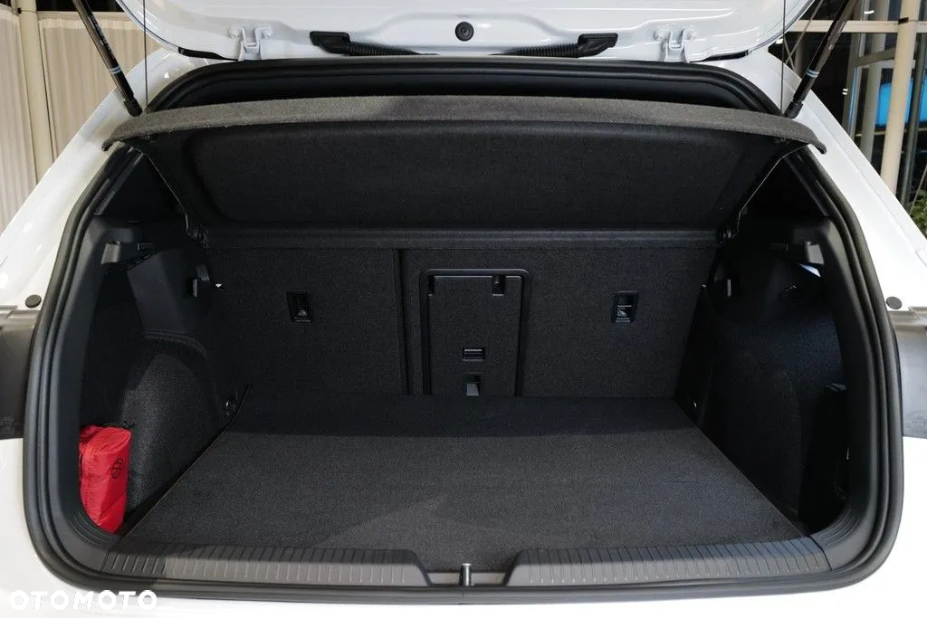 Volkswagen Golf VIII 2.0 TSI 4Motion R DSG - 13