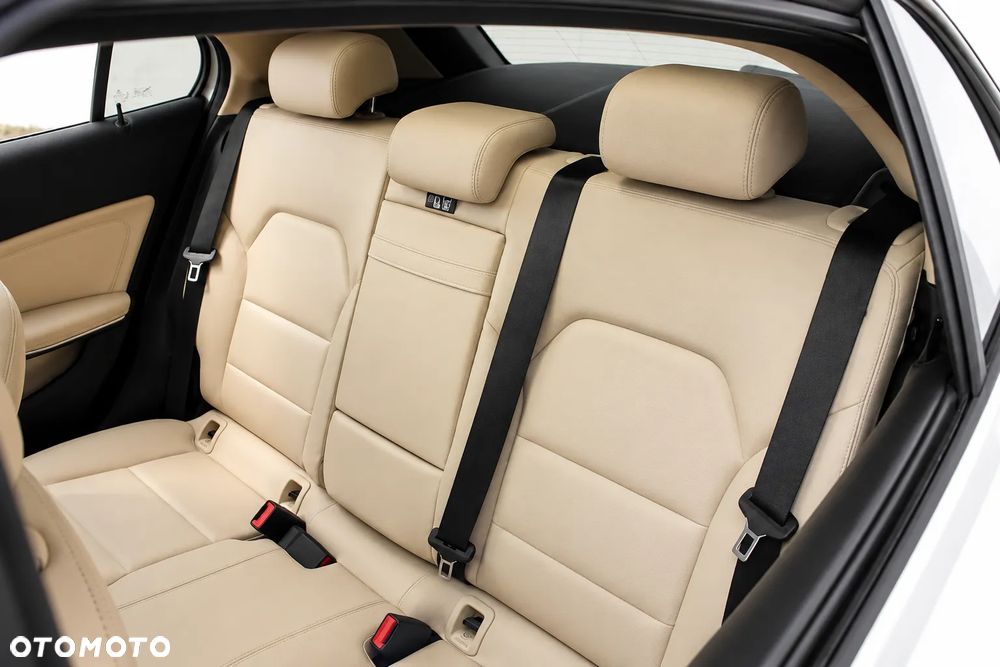 Mercedes-Benz GLA 250 4Matic 7G-DCT AMG Line - 14