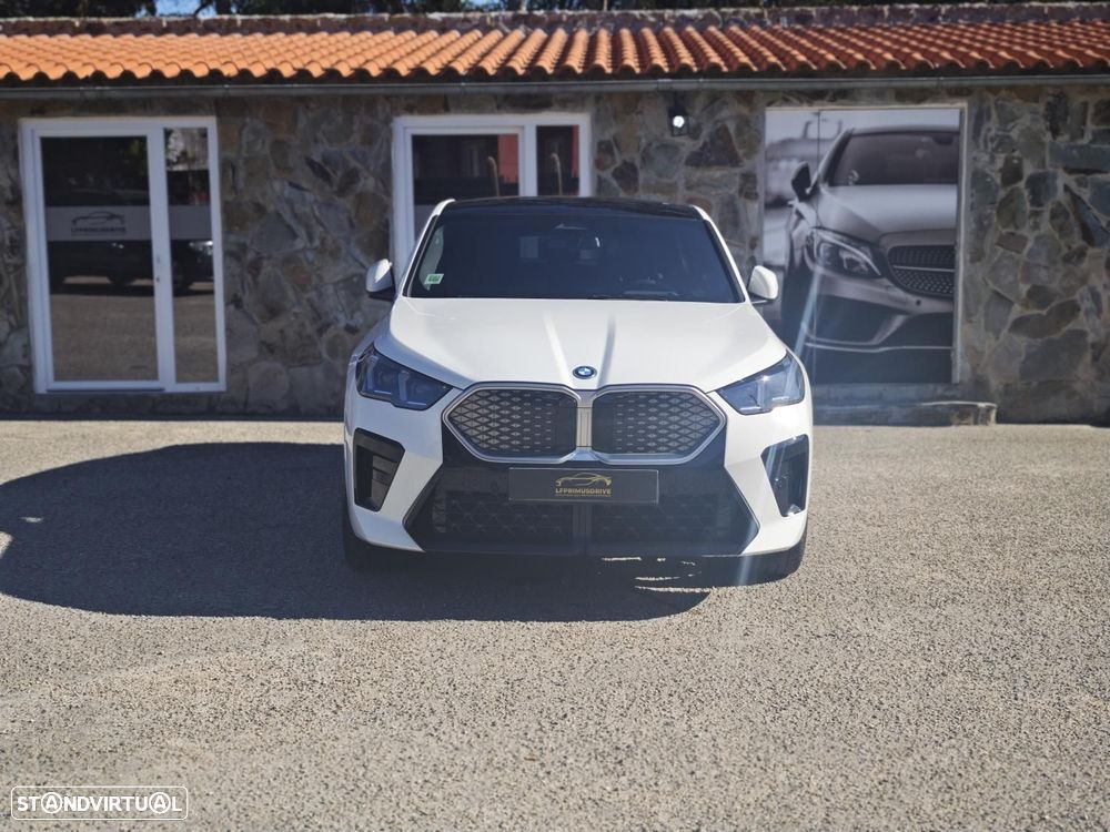 BMW iX2 eDrive20 Pack Desportivo M - 10