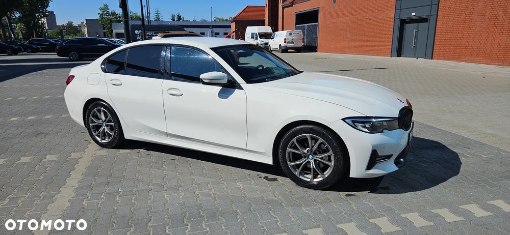 BMW Seria 3 318d mHEV - 3