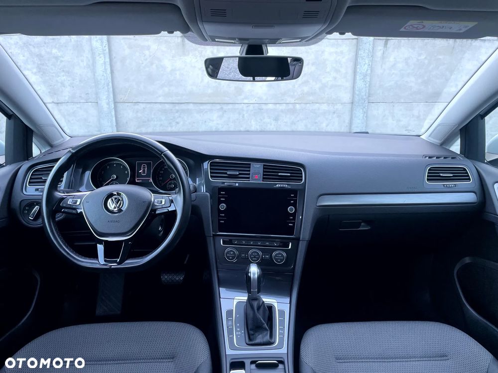 Volkswagen Golf - 23