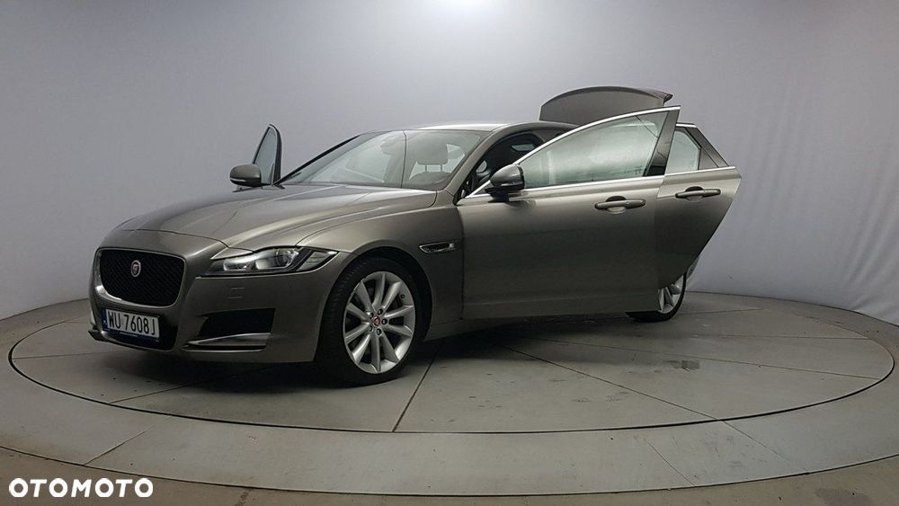 Jaguar XF - 10
