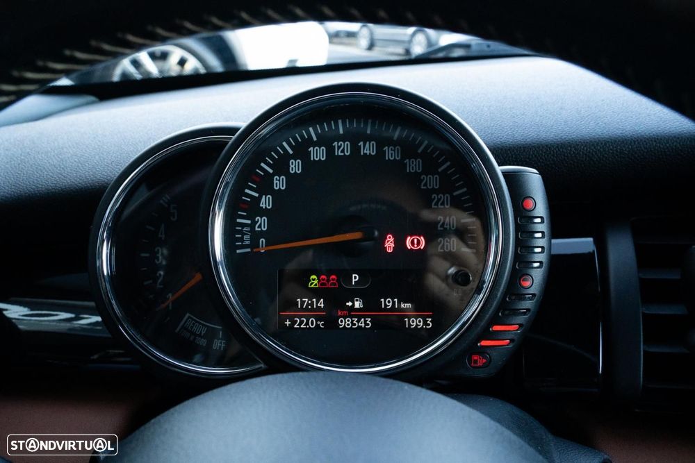 MINI 5 Portas Cooper D Auto - 3