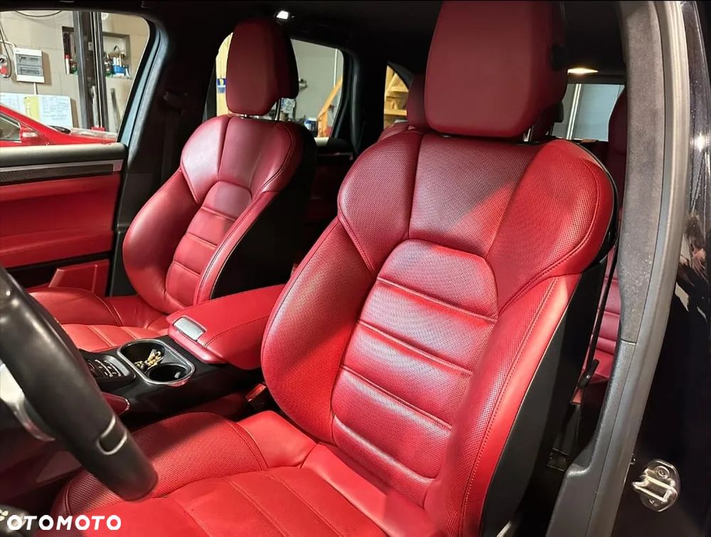 Porsche Cayenne GTS - 24