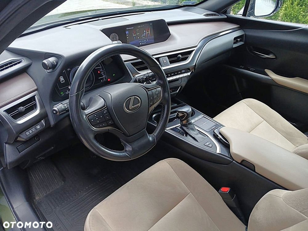 Lexus UX - 16