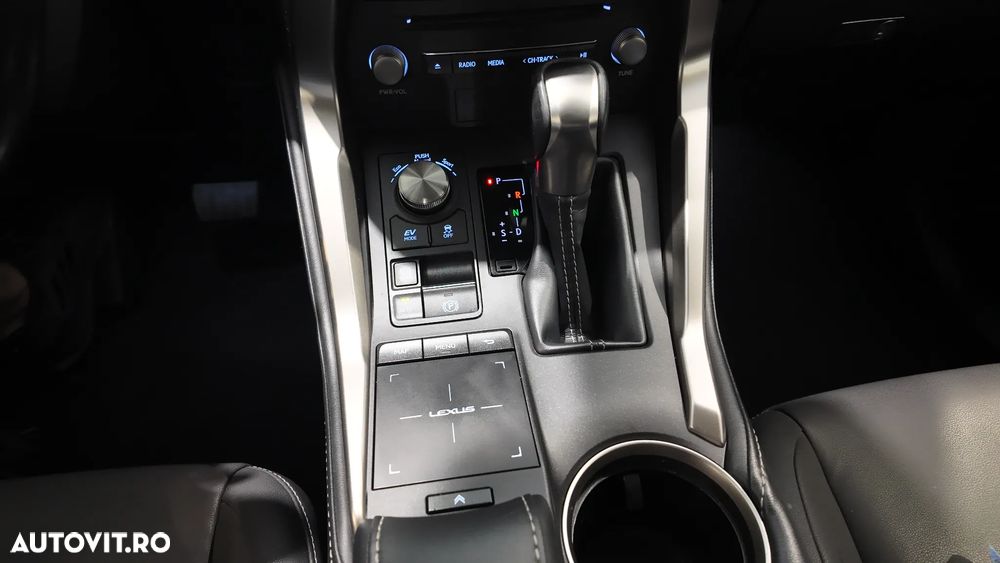 Lexus Seria NX 300h E-FOUR F SPORT - 25
