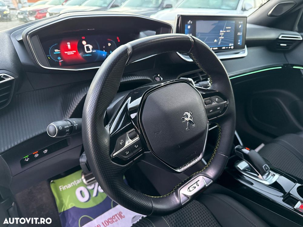 Peugeot 2008 PureTech 130 EAT8 GT Pack - 27