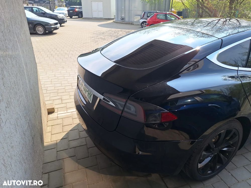 Tesla Model S - 11