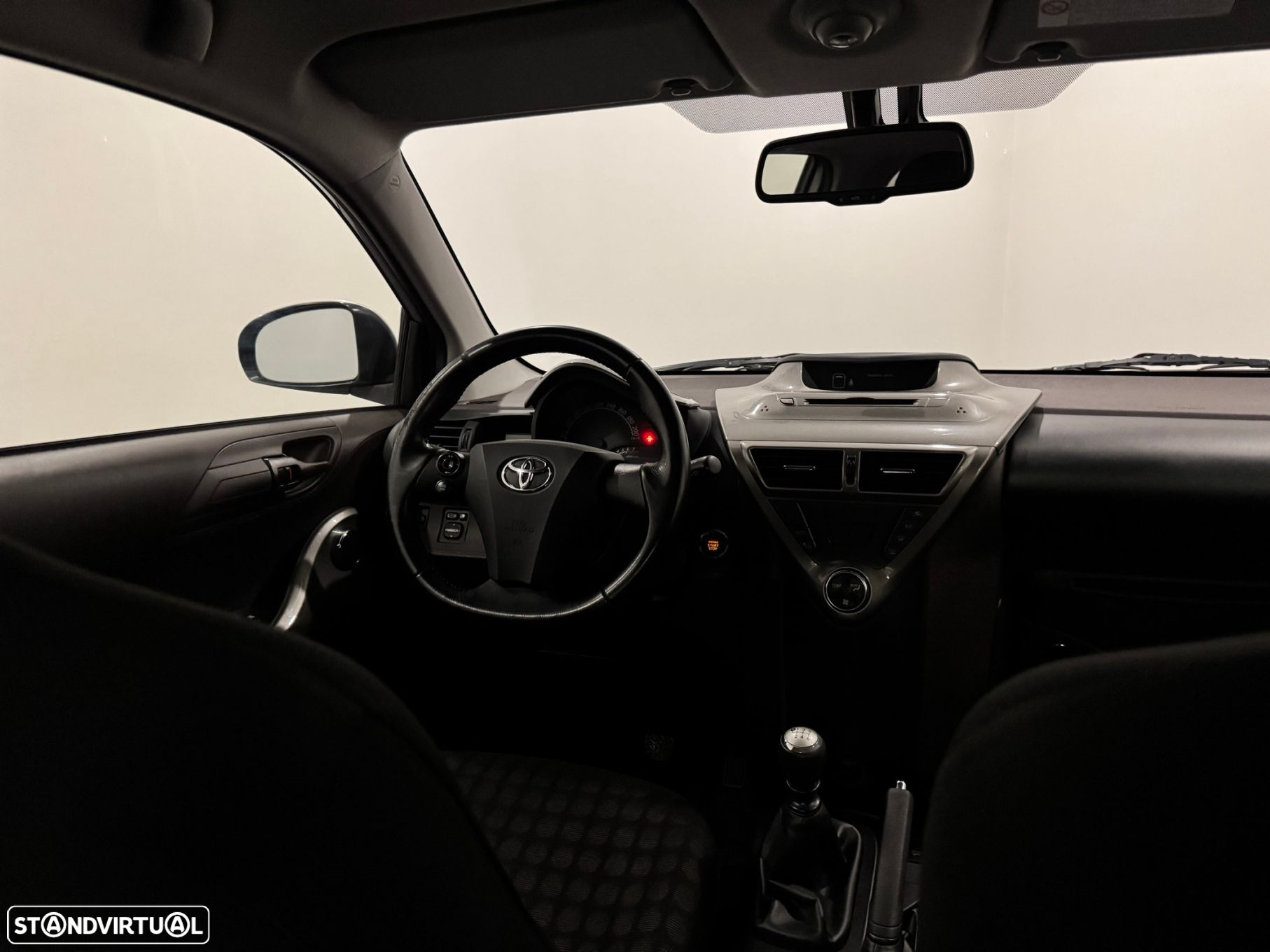 Toyota iQ 1.33 VVT-i - 35