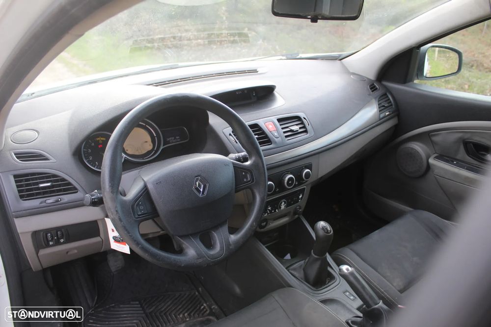 Renault Mégane 1.5 dCi Emotion - 5