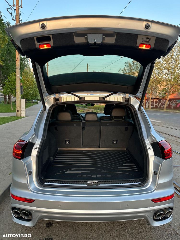 Porsche Cayenne - 4
