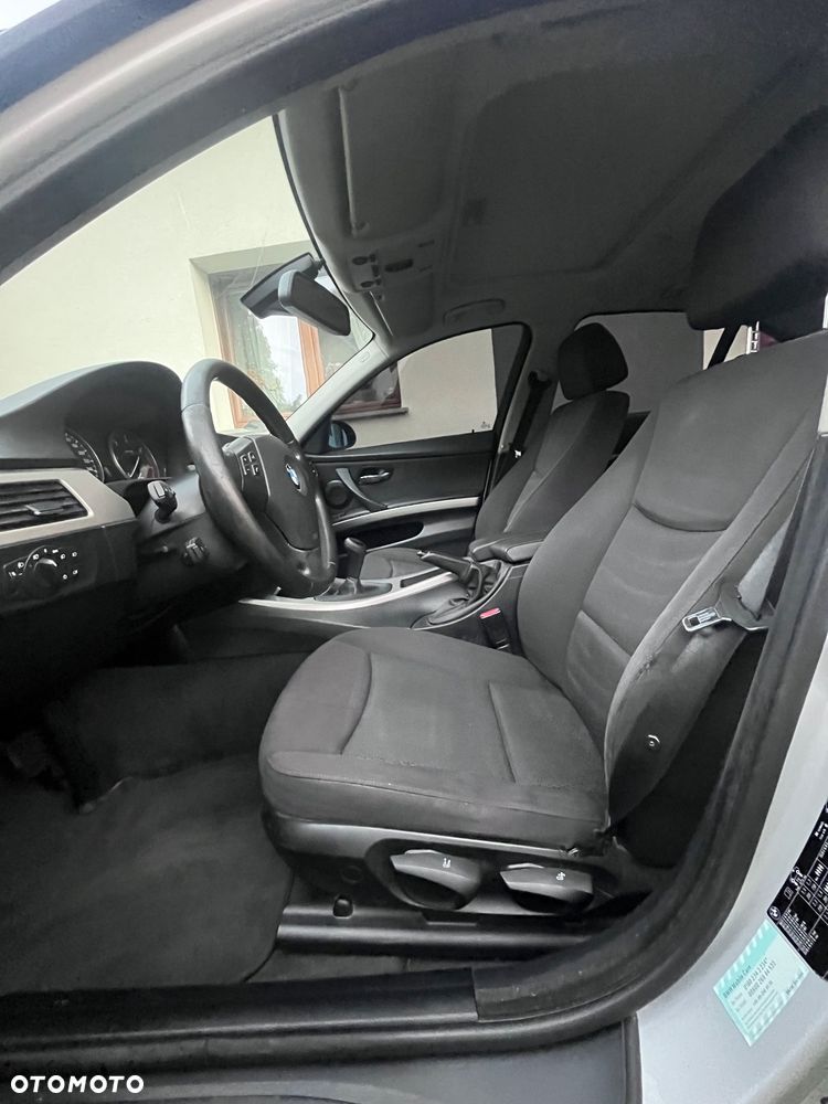 BMW Seria 3 318d - 14