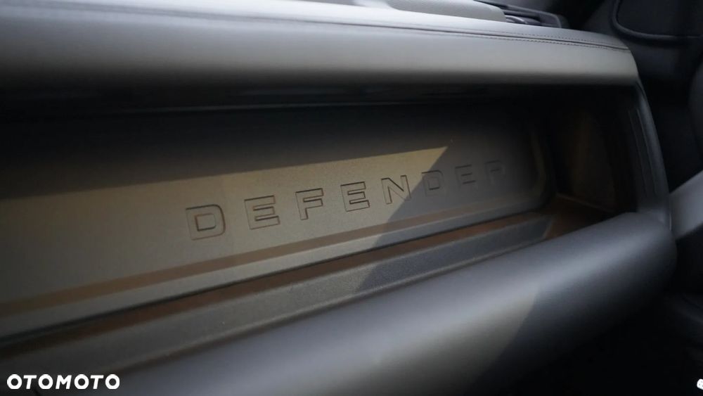 Land Rover Defender 3.0 D350 mHEV X-Dynamic HSE - 30