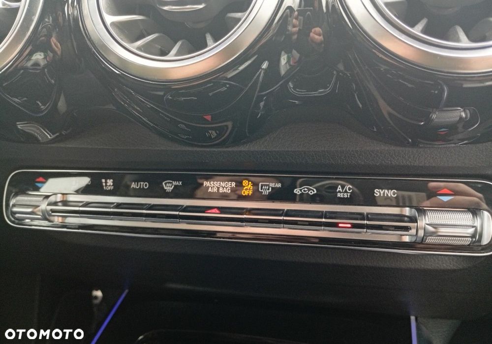 Mercedes-Benz GLB - 39