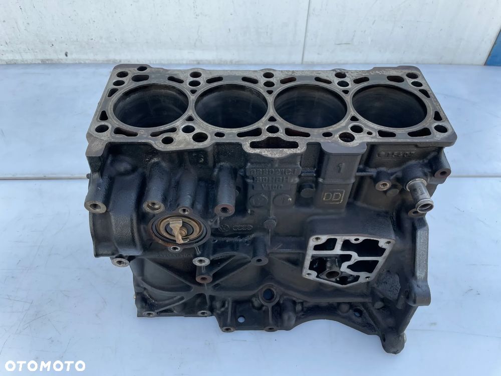 GOŁY BLOK DÓŁ SILNIKA VW TOURAN I GOLF V AUDI A3 2.0 TDI 140KM BKD 038103021CJ - 2
