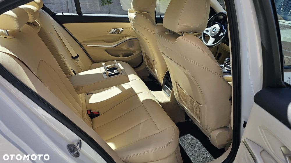 BMW Seria 3 318i Sport Line - 11