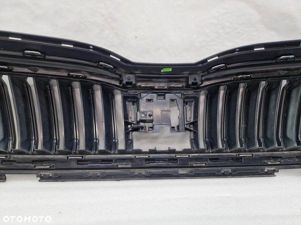SKODA OCTAVIA 4 IV 5E3 19- ATRAPA / GRILL PRZEDNI PRZÓD , NR 5E3807723 , ŁADNA , NR AUKCJI GL717 - 12