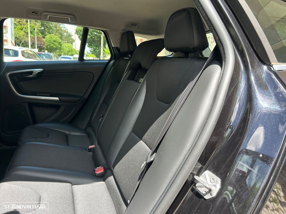 Volvo V60 2.0 D3 Momentum - 14